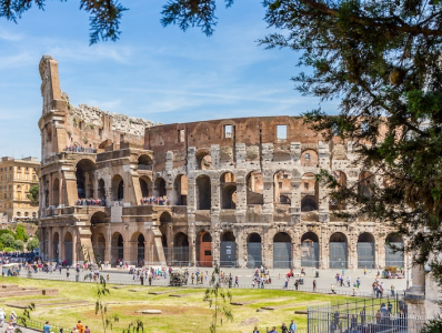 Contatti Sede Roma: Fotografia del Colosseo, uno dei più noti monumenti di Roma, dove si trova una delle sedi di Contrader Group.