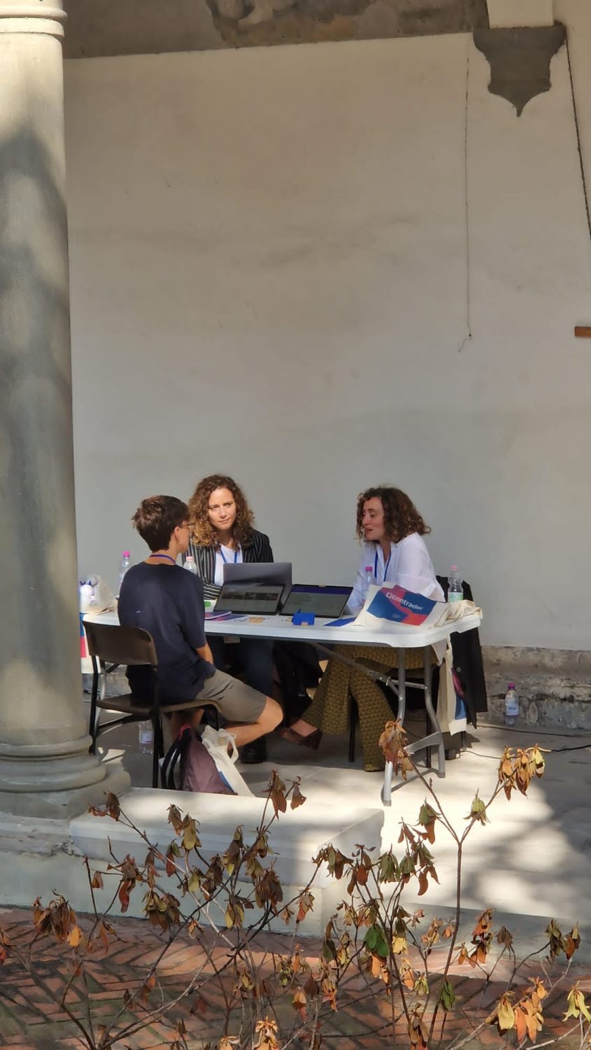 Le senior recruiter di Contrader Clara Mastrorillo e Genoveffa Falzarano rispondono alle domande dei giovani talenti in cerca di opportunità lavorative alla Tech Job Fair di Pisa